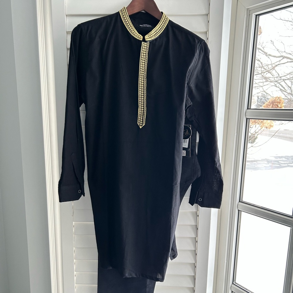 Boys Black Kurta with Gold Detailing
Sz. 13/14
NWT